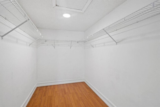 Building Photo - 13770 Oneida Dr