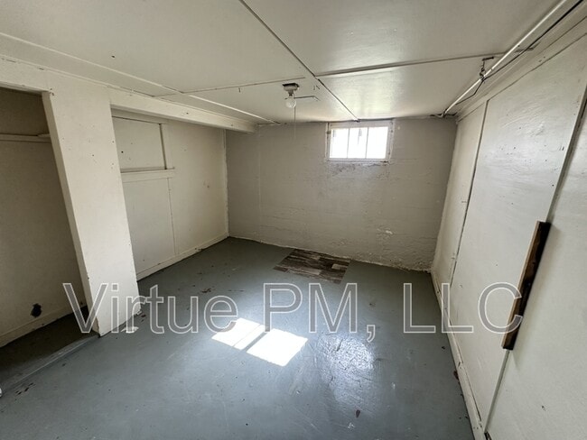 Building Photo - 232 7th Ave