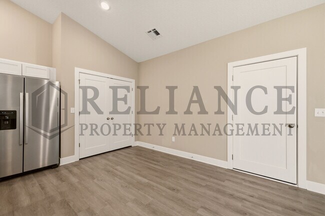 Building Photo - 2755 S Greenleaf St