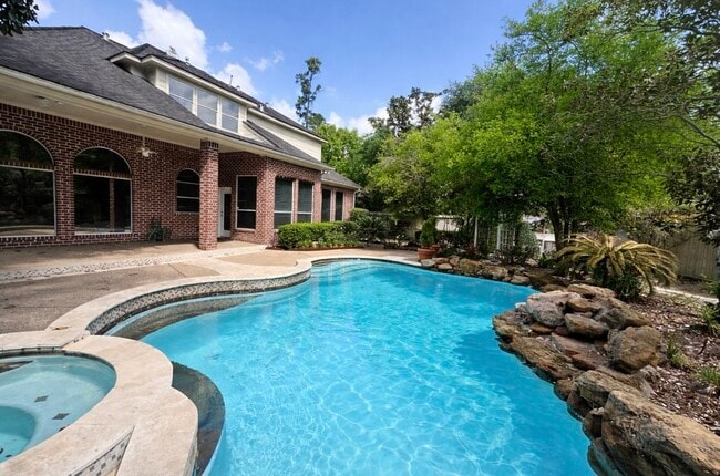 Building Photo - 94 E Fairbranch Cir