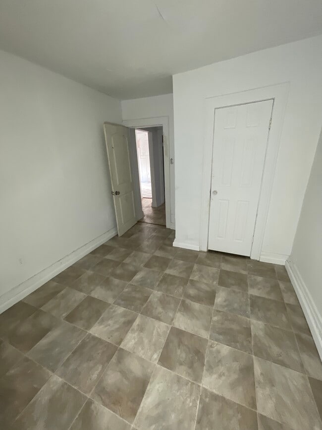 Building Photo - 5571 Era Ave