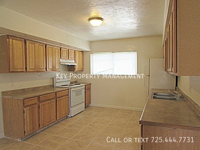 Building Photo - 2 BED 1 BATH CONDO NEAR STRATOSPHERE WITH ...