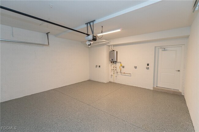 Building Photo - 16524 Kingwood Ln