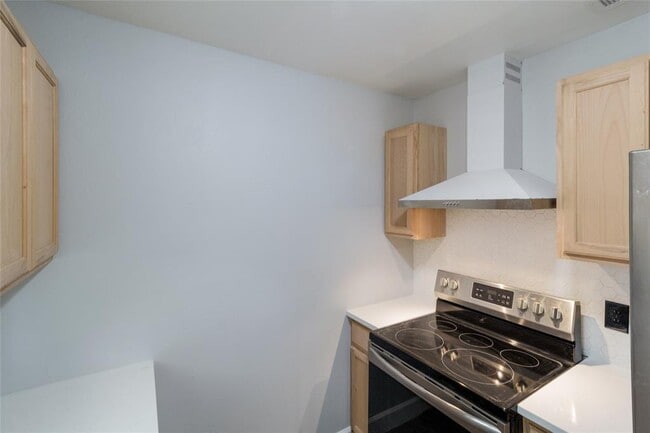 Building Photo - 5846 Castle Lk Dr