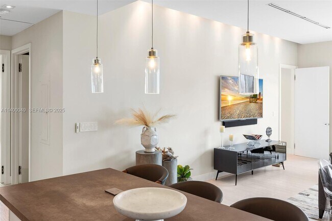 Building Photo - 2301 Collins Ave