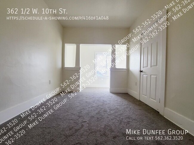 Building Photo - Upstairs 2BD/1BA PLUS OFFICE with Garage O...