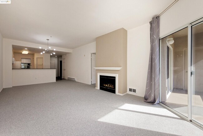 Building Photo - 220 Caldecott Ln