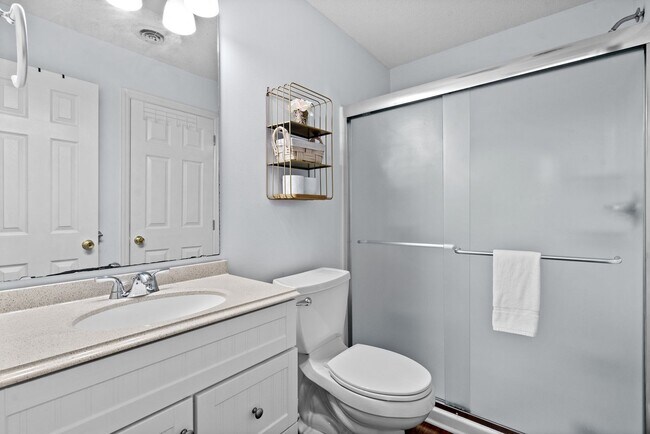 Building Photo - Seasonal Rental Available 9/10/25-3/31/26