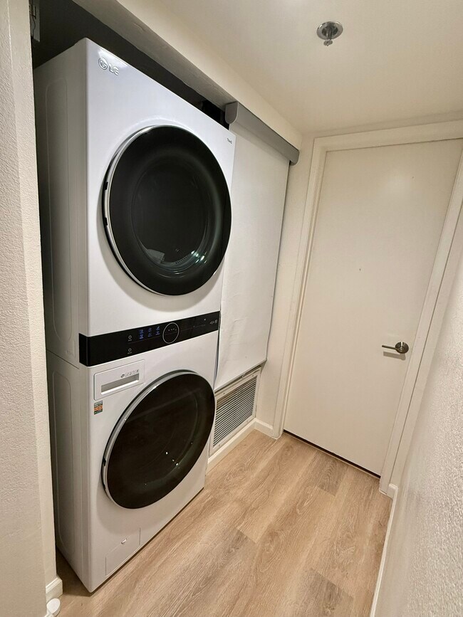 Building Photo - 5790 Friars Rd