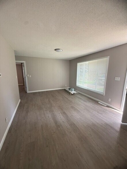 Building Photo - 1602 Kings Way