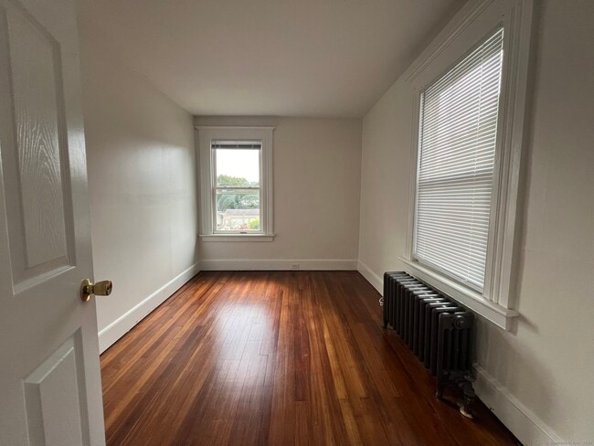 Building Photo - 334 Brightwood Ave