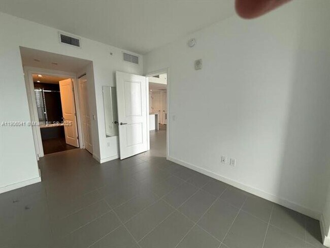 Building Photo - 1600 NE 1st Ave