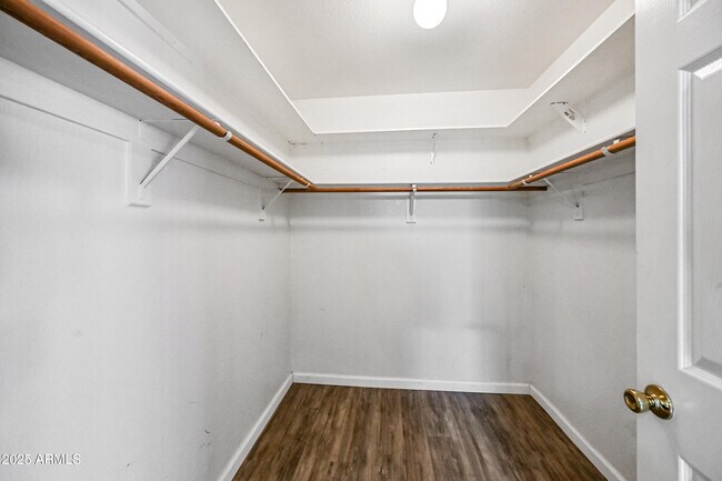 Building Photo - 757 E Wildhorse Dr