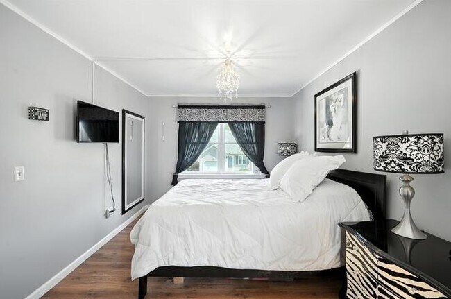 Building Photo - 52 Luden St