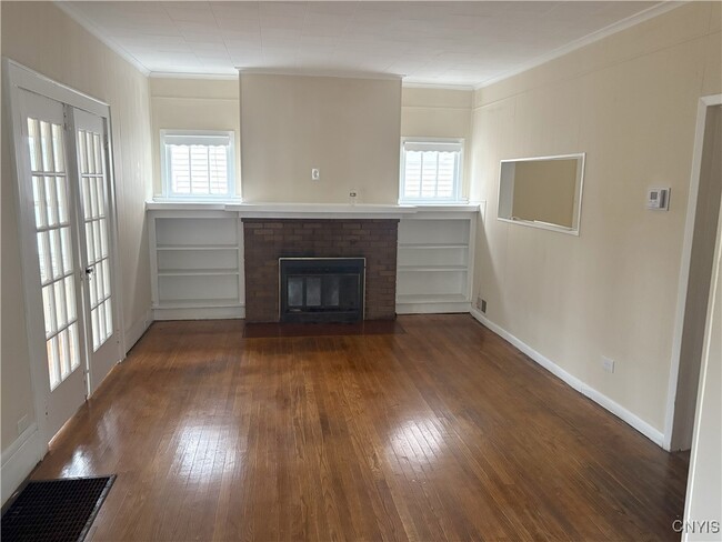 Building Photo - 120 Malverne Dr