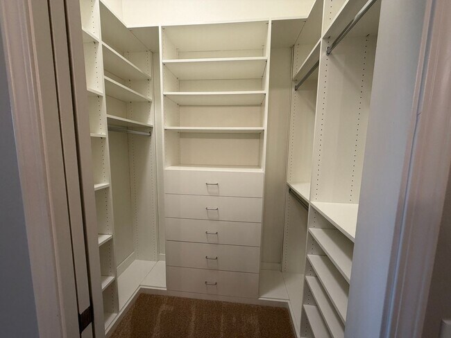 Building Photo - 2Bd/2Ba Bellevue Condo