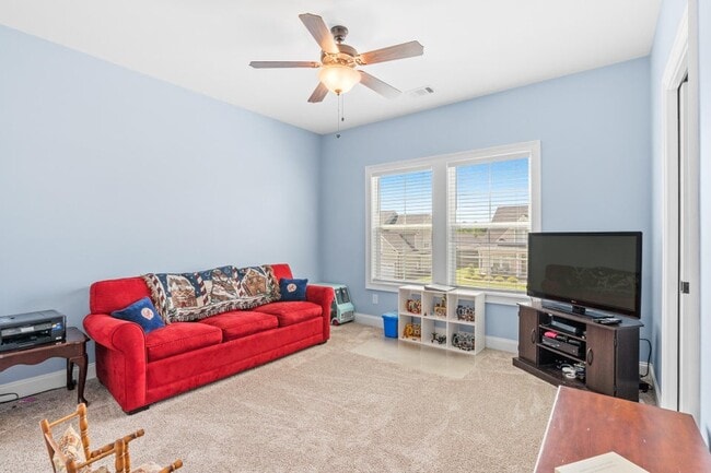 Building Photo - 3067 Rosewood Dr