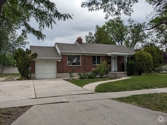 Building Photo - 921 N Poinsettia Dr