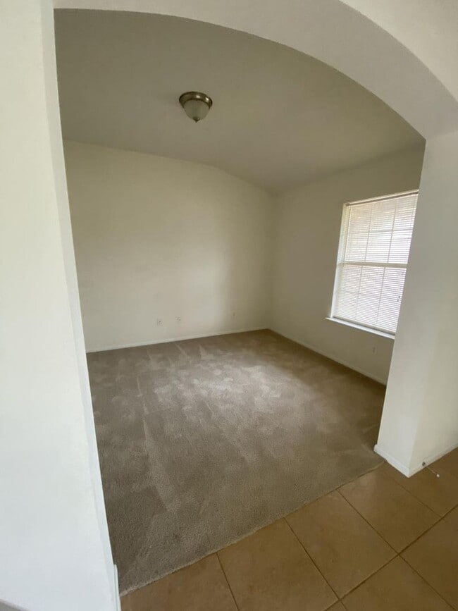 Building Photo - AVAILABLE NOW! - 2 WEEKS FREE!