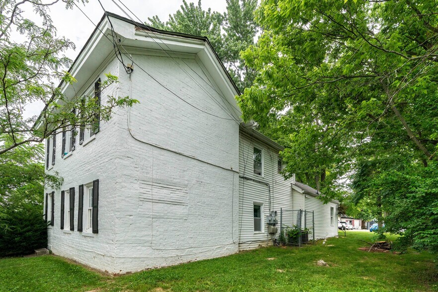 Building Photo - 2320 Beechmont Ave