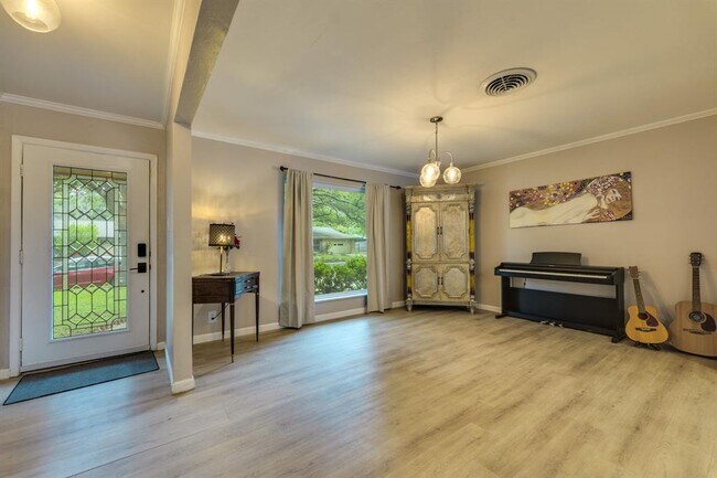 Building Photo - 3002 Stardust Dr