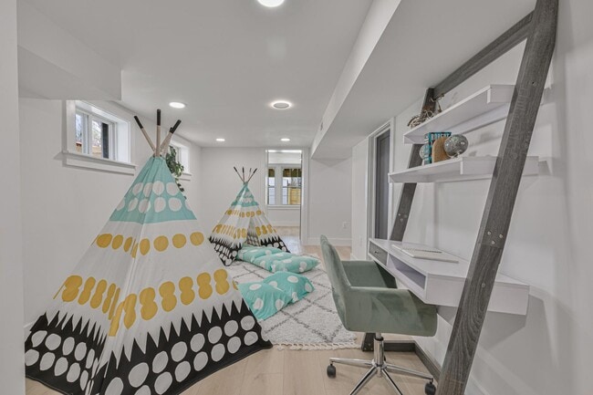 Building Photo - Spacious Fully Renovated Tudor Duplex w/ 3...