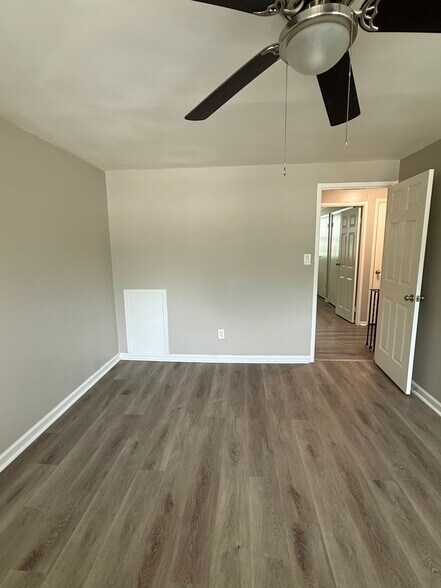 Bedroom #1 (1/6) - 1900 Dutch Village Dr