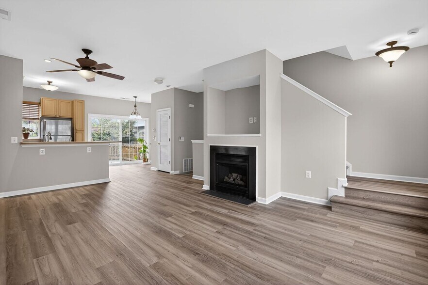 Building Photo - 23185 Blackthorn Square