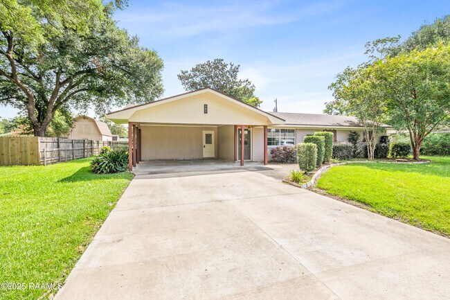 Building Photo - 307 Marilyn Dr