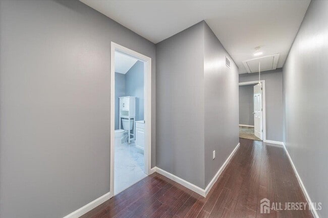 Building Photo - 846 Voorhees Ave