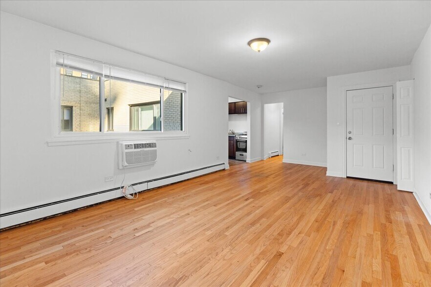 Building Photo - 6211 N Kenmore Ave