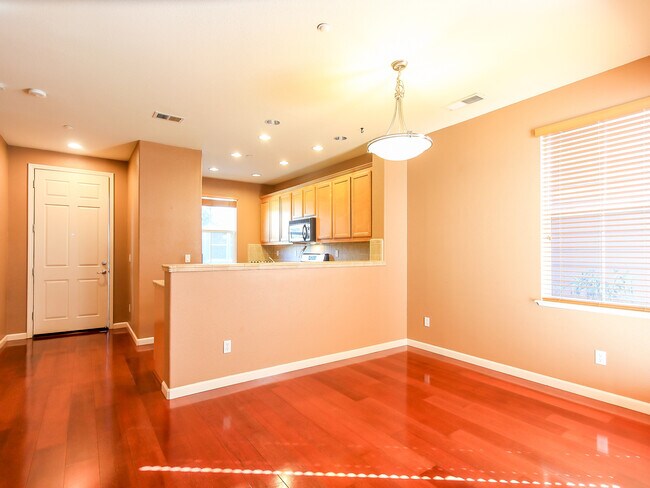Building Photo - Beautiful and Spacious 3BR 2.5BA Single Family Home