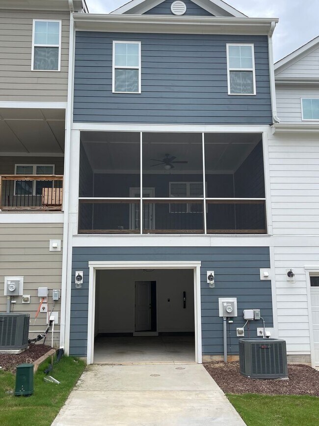 Building Photo - 1010 Gateway Commons Cir