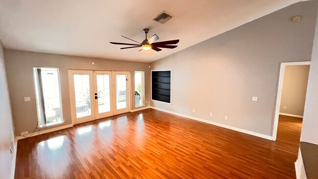 Building Photo - The Heart of Maitland: 3BD/2BA Home That F...