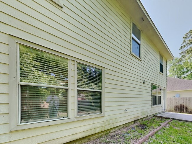 Building Photo - 3413 Stratford Ln