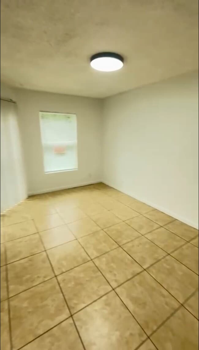 Building Photo - 2546 Lemon Tree Ln