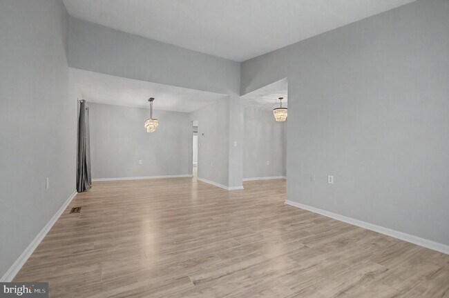 Building Photo - 2615 Point Lookout Cove
