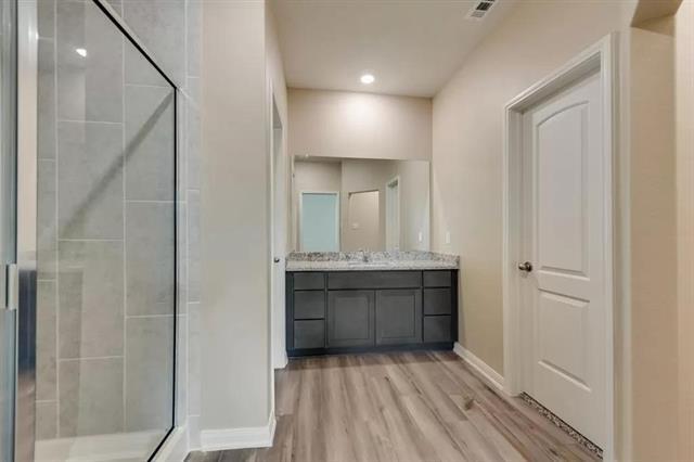 Building Photo - 1917 Lilac Dr