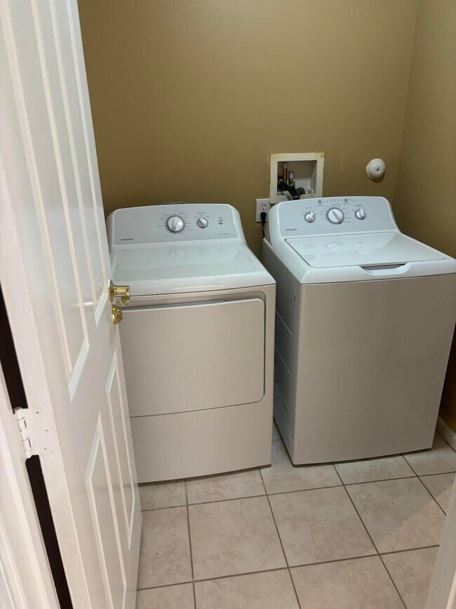 Building Photo - 221 NW North Macedo Blvd