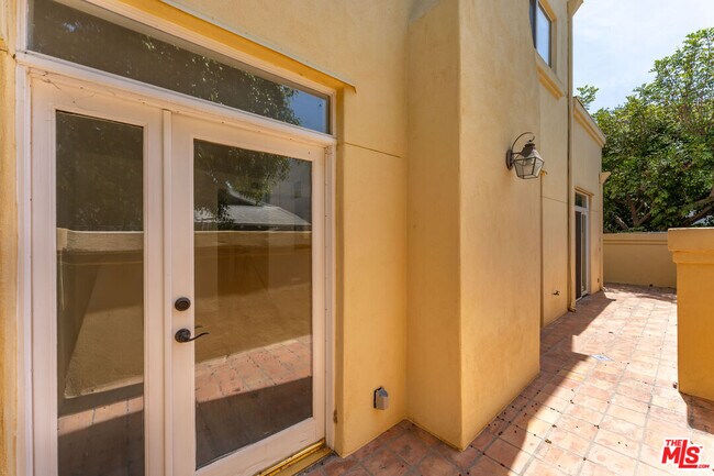 Building Photo - 2311 Schader Dr