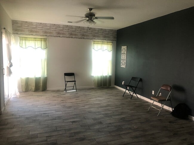 Building Photo - Single Family Home!!
