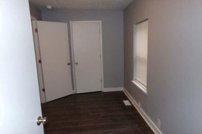 Building Photo - 229 E Southern Heights Ave