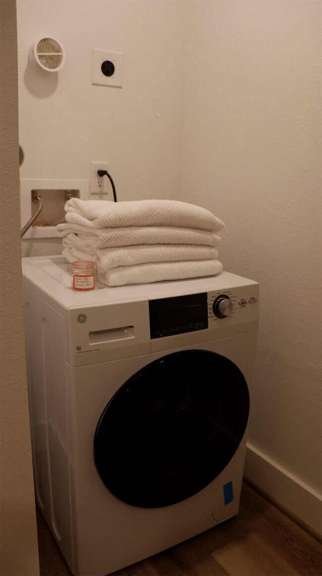 Building Photo - 3824 Fulton St