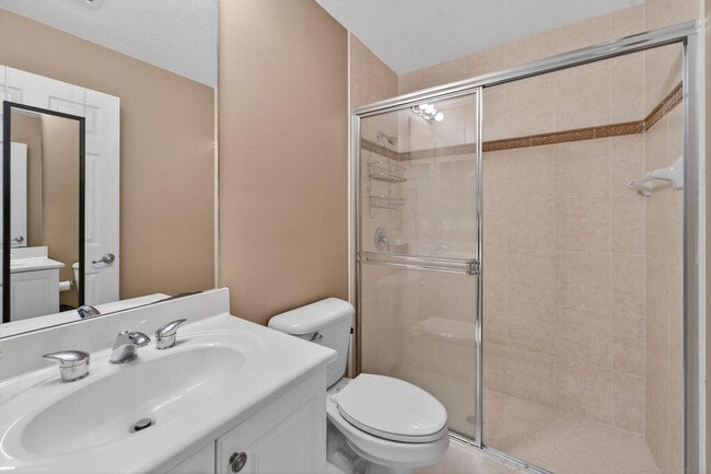 Building Photo - 11860 Valencia Gardens Ave