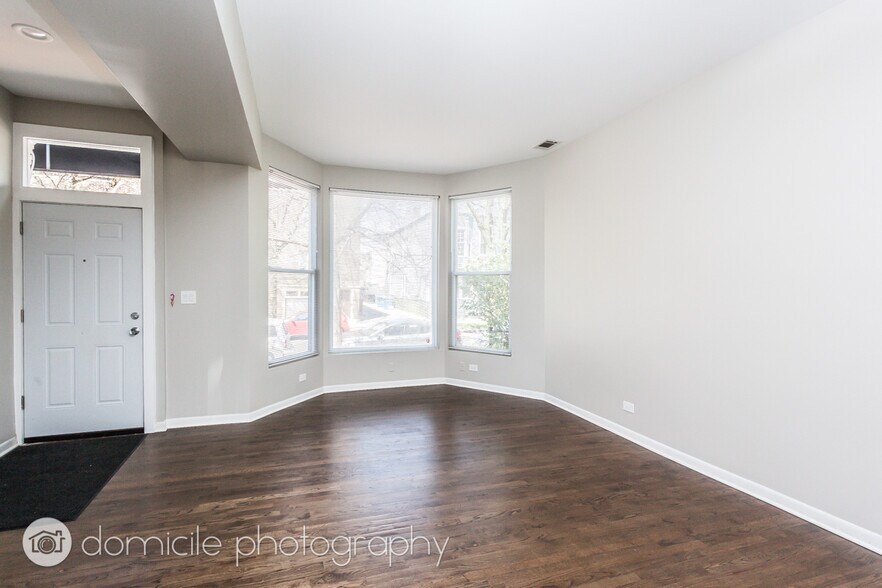 Building Photo - 1057 W Cornelia Ave