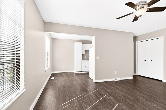 Building Photo - 5920 Walnut Cir Dr