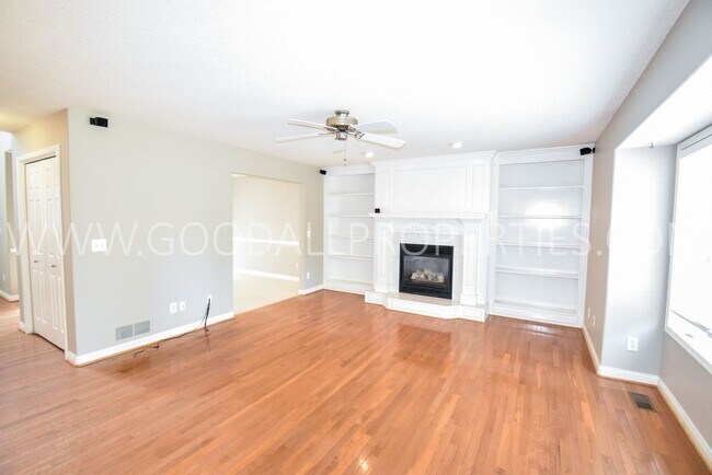 Building Photo - 3 Bedroom Home in West Des Moines
