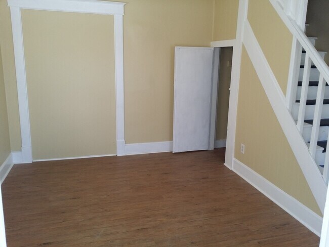 Building Photo - 1444 S Richland St