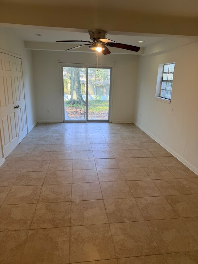 Building Photo - 54 Oakland St