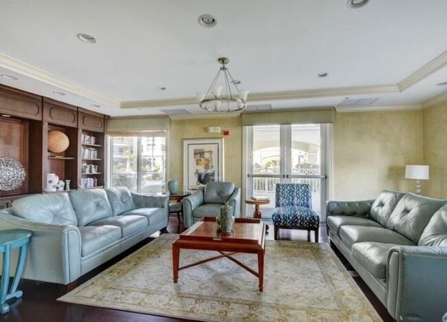 Building Photo - 804 E Windward Way